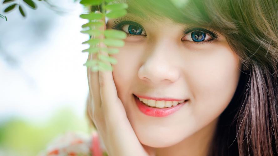 王毅会见塔吉克斯坦外长穆赫里丁